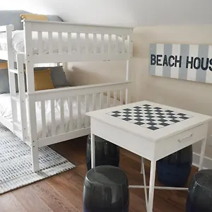  Holiday home New! Heated Pool, House, Elevator, Walk To The Beach!